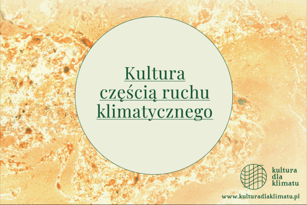 Grafika promująca ruch "Kultura dla Klimatu": okrąg na zróżnicowanym abstrakcyjnym tle a w nim napis - "kultura częścią ruchu klimatycznego". Pod okręgiem, po prawej stronie logo ruchu