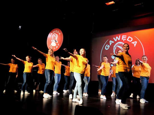 Wychowankowie GAWĘDY na scenie
