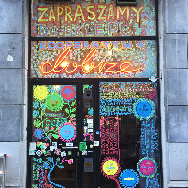 Witryna warszawskiego sklepu Kooperatywy Spożywczej 