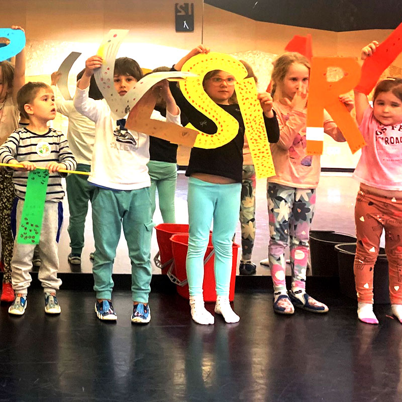 Przedstawienia dziecięcych grup teatralnych SDK